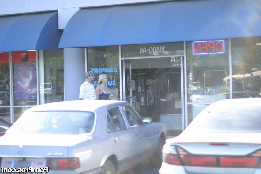 16P nasty girl caught kissing other guy in the parking lot