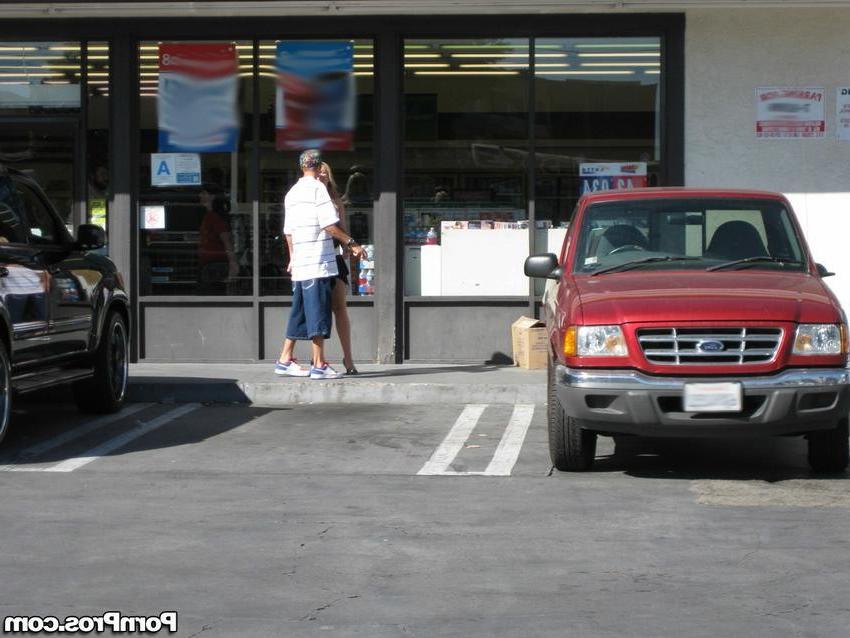 16P nasty girl caught kissing other guy in the parking lot