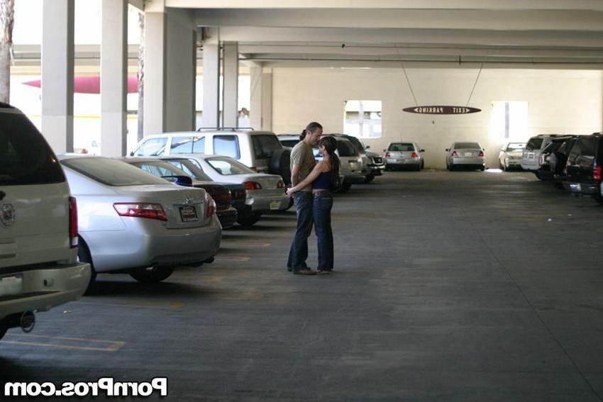 16P filthy housewife caught hanging out with other guy