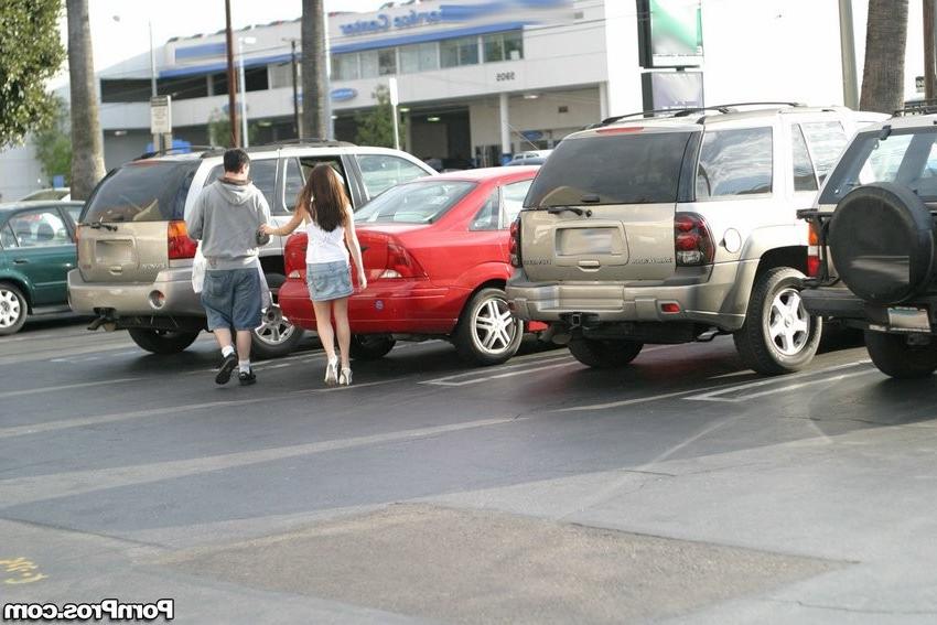 16P dirty chick caught hanging out with her other guy