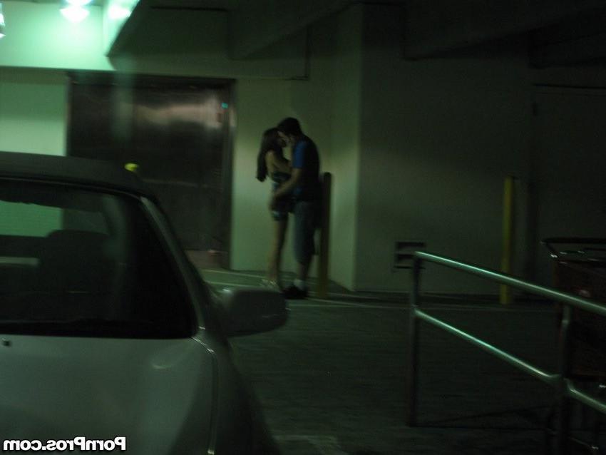 16P dirty chick caught hanging out with her other guy