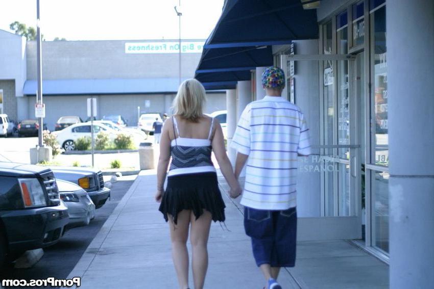 16P blonde girl caught kissing a guy in the parking lot