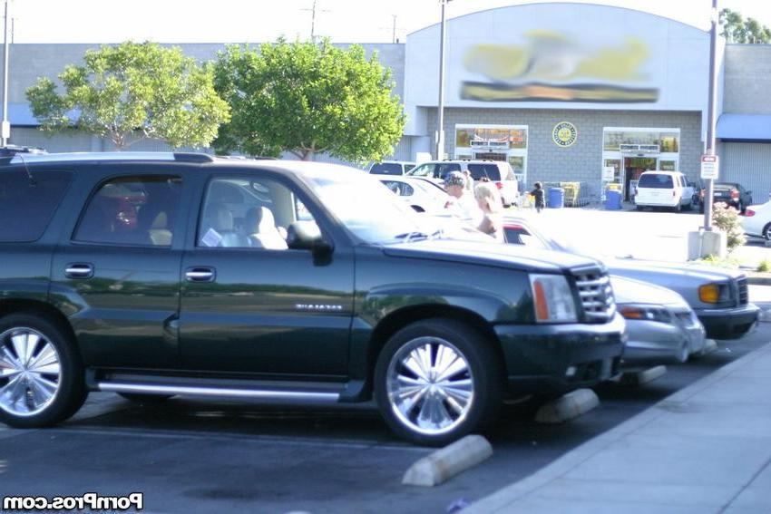 16P blonde girl caught kissing a guy in the parking lot