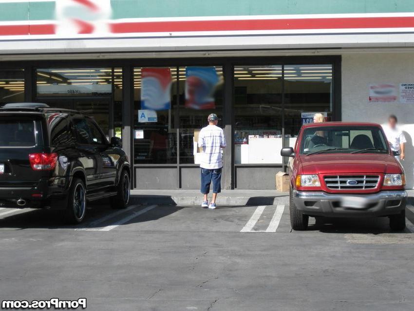 16P blonde girl caught kissing a guy in the parking lot