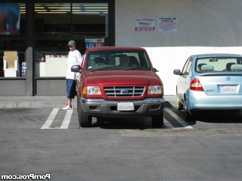 16P blonde girl caught kissing a guy in the parking lot