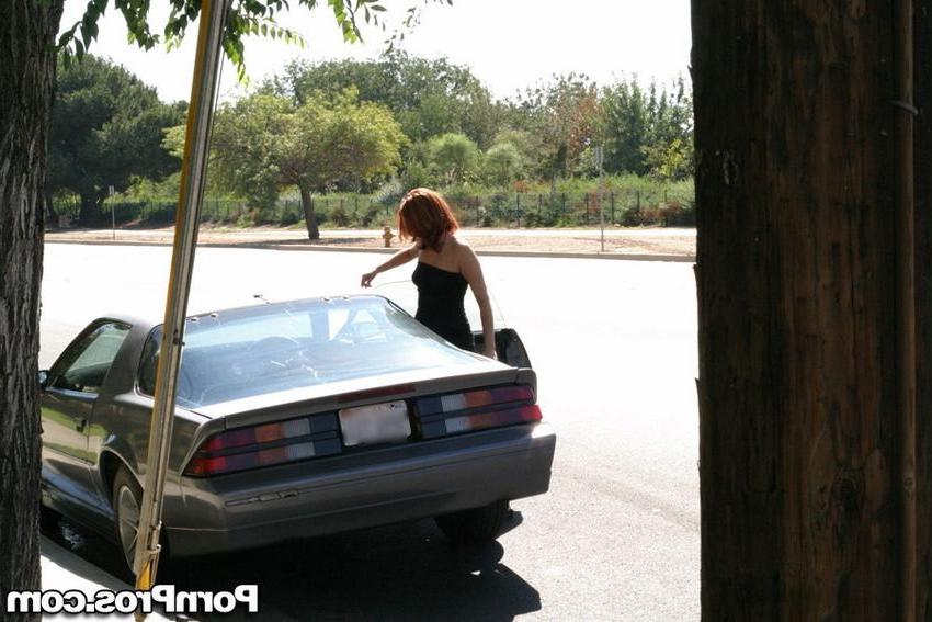 16P redhead girl caught on cam picking up her other guy