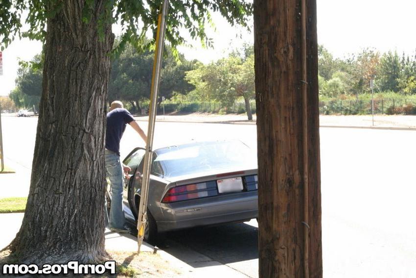 16P redhead girl caught on cam picking up her other guy
