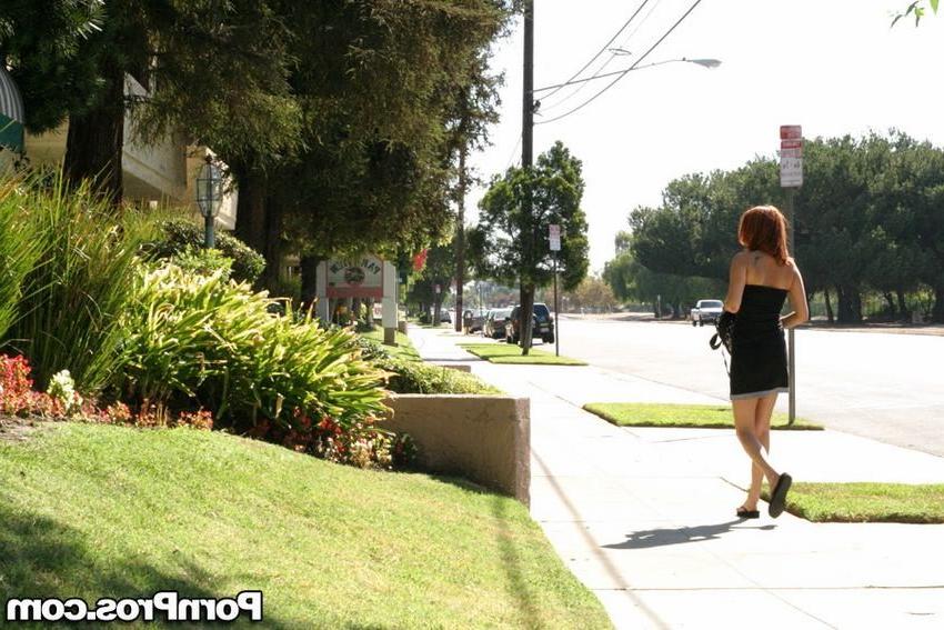 16P redhead girl caught on cam picking up her other guy