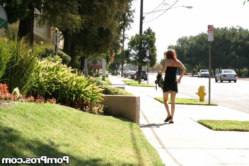 16P redhead girl caught on cam picking up her other guy
