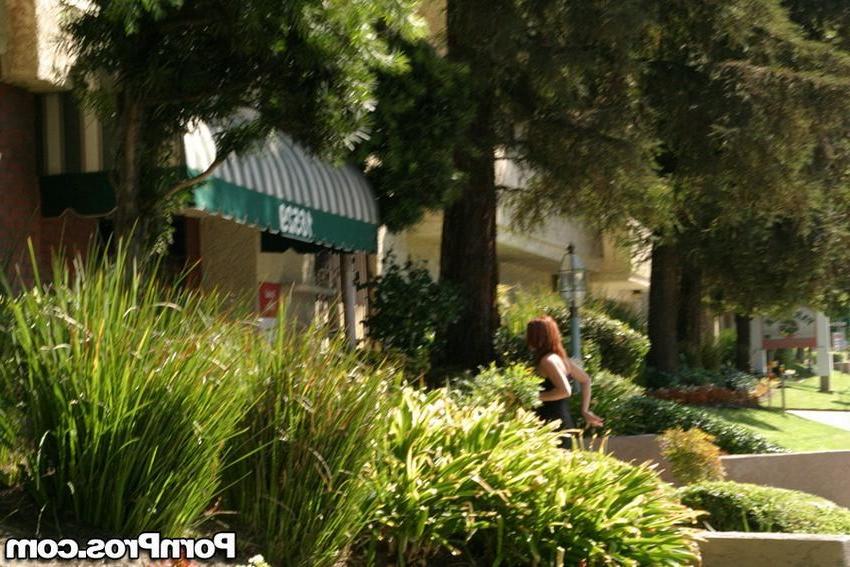 16P redhead girl caught on cam picking up her other guy