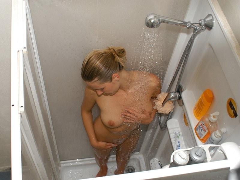 16P Gorgeous girl with nice tits caught by hidden camera