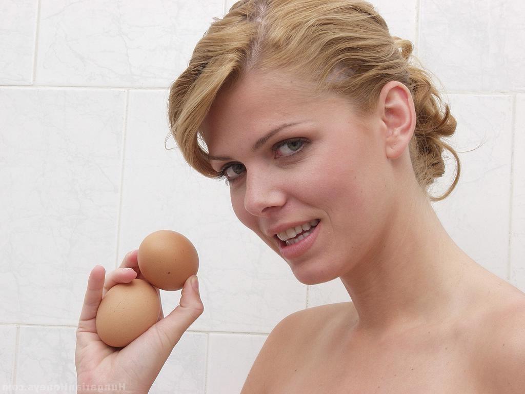 14P Kinky Hungarian Playmate