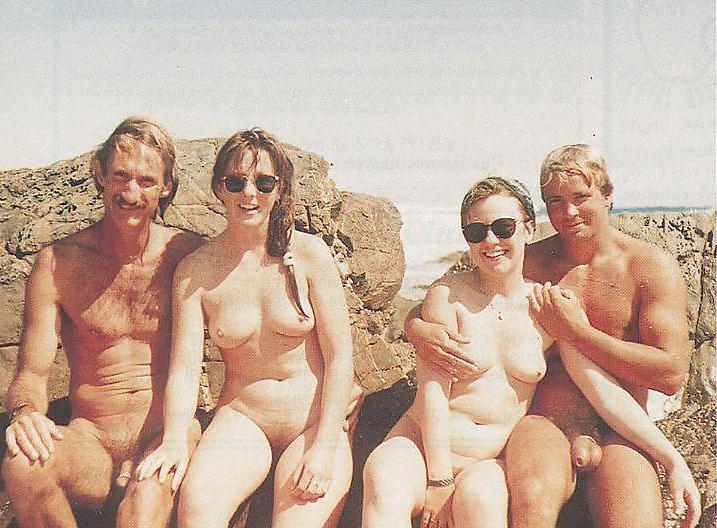 20P Naked couple 32.