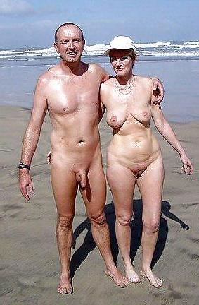 20P Naked couple 32.