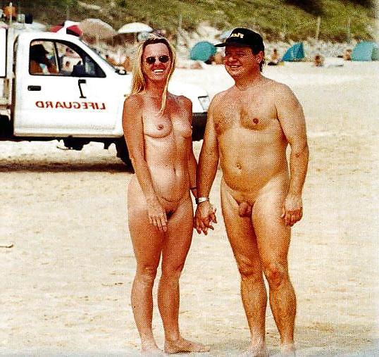 20P Naked couple 32.