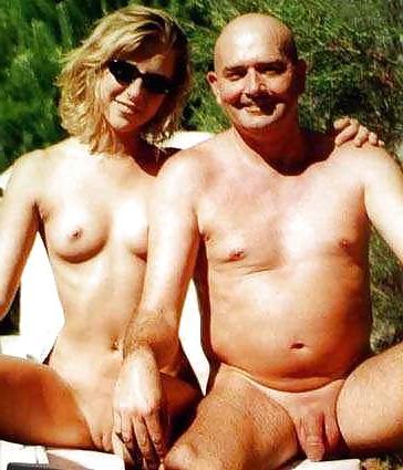 20P Naked couple 32.
