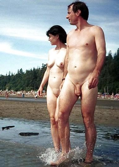20P Naked couple 32.