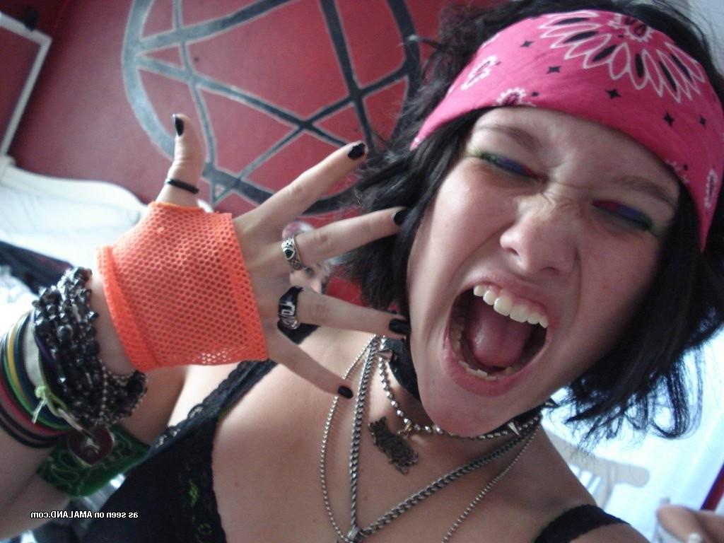15P Pierced and tattooed amateur emo teen girlfriends