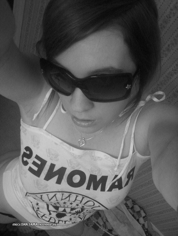 15P Pierced and tattooed amateur emo teen girlfriends