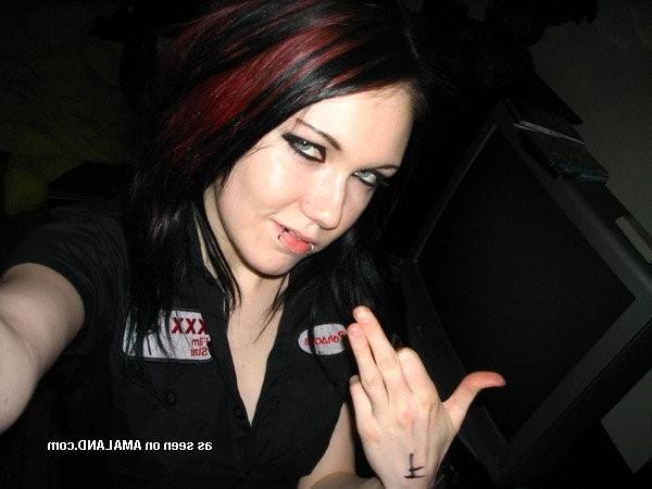 15P Amateur pierced and tattooed emo teen girlfriends