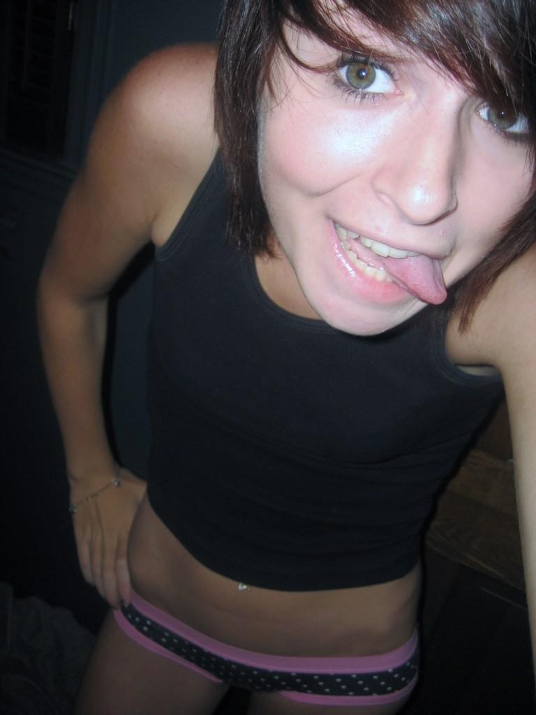 15P Amateur emo teen girlfriends strip tease and toy in homemade pix