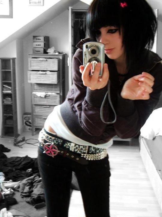 15P Pierced amateur alternative emo teen girlfriends in homemade pix
