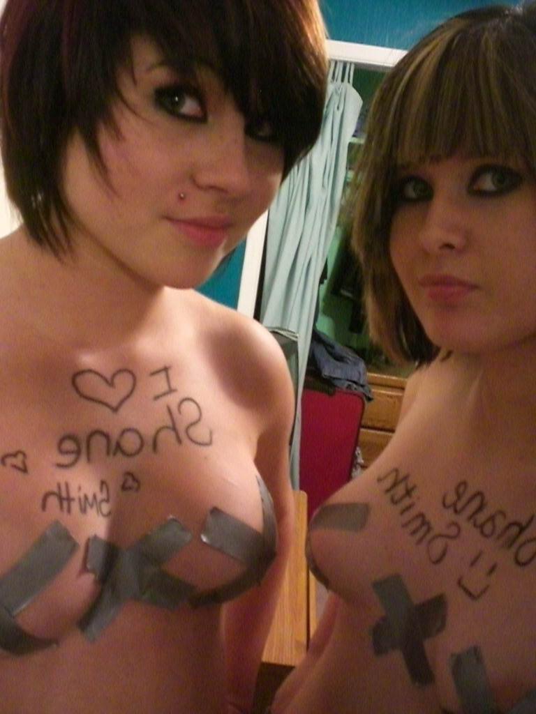 15P Alternative teen emo girlfriends pose for camera in homemade pix