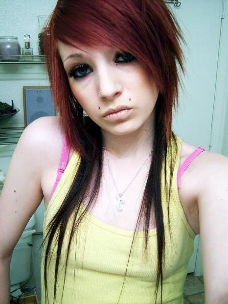 15P Alternative teen emo girlfriends pose for camera in homemade pix