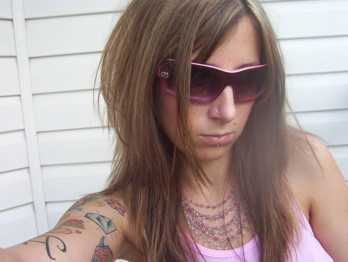 15P Alternative teen emo girlfriends pose for camera in homemade pix