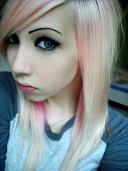 15P Alternative teen emo girlfriends pose for camera in homemade pix