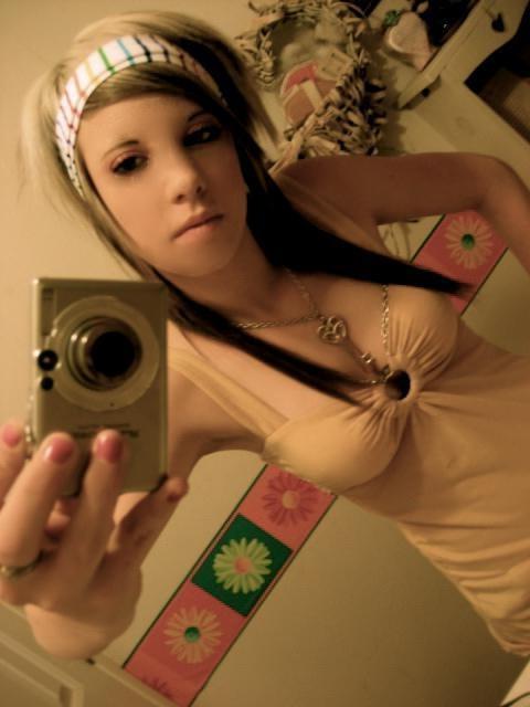 15P Tattooed emo teen girlfriends pose in homemade pix