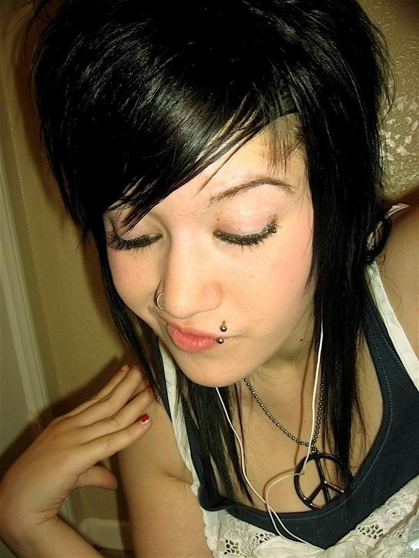 15P Tattooed emo teen girlfriends pose in homemade pix