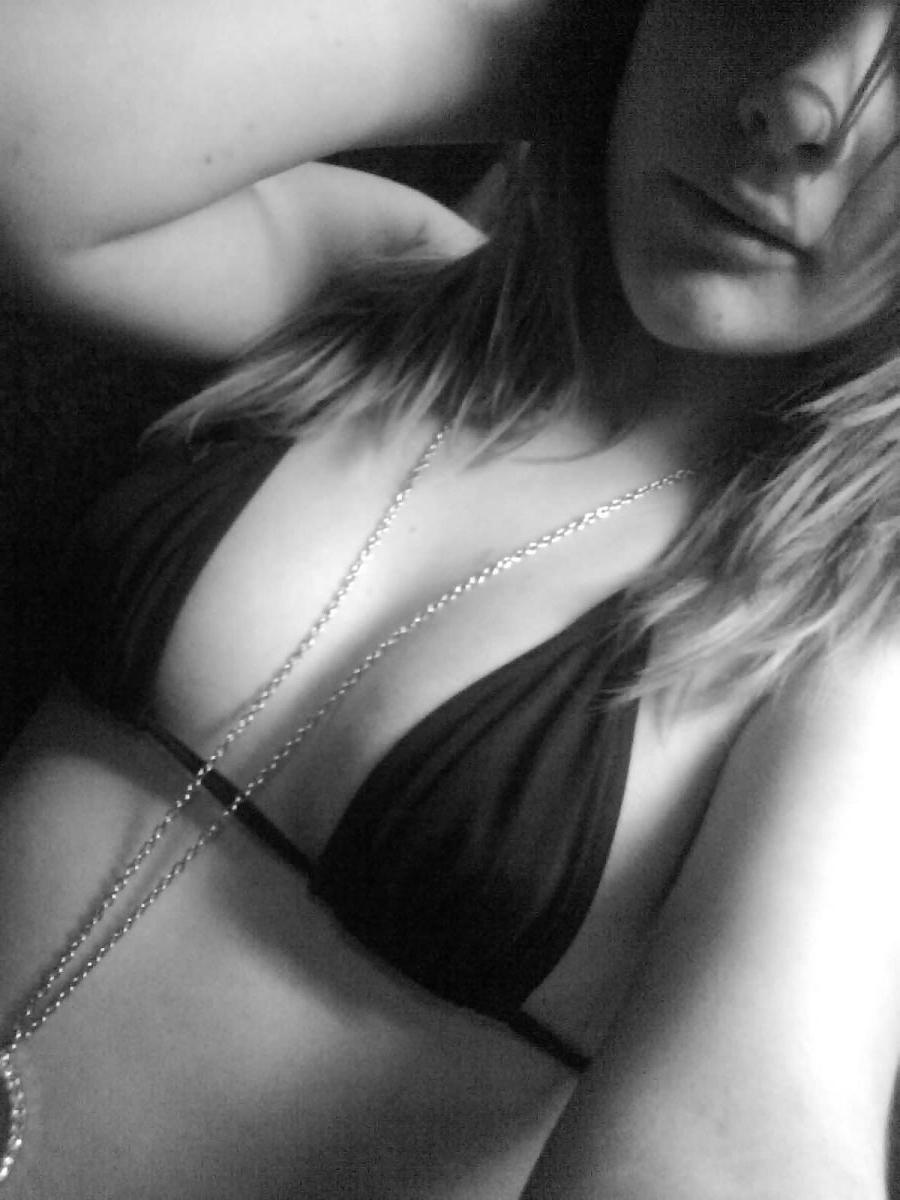 20P Leaked homemade naked photos of sexy emo girlfriend