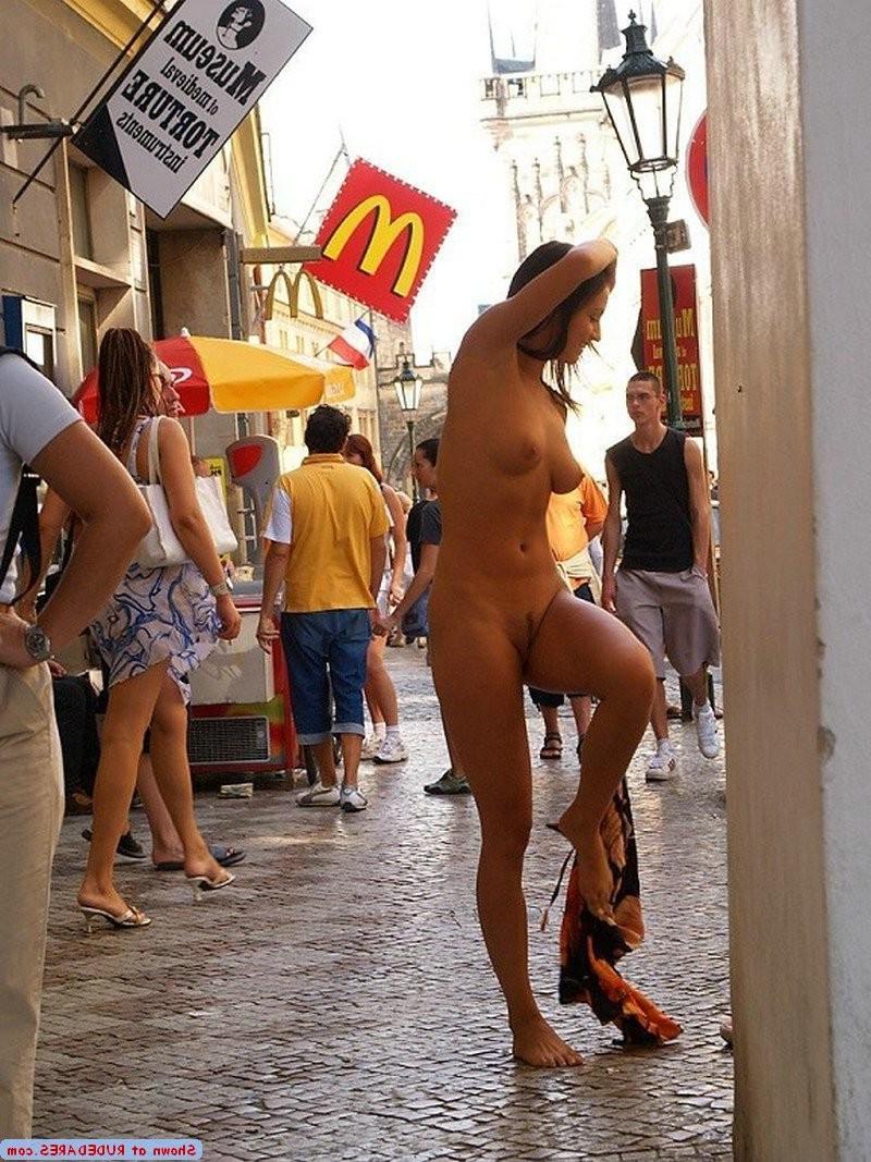 15P Girlfriends naked outdoors