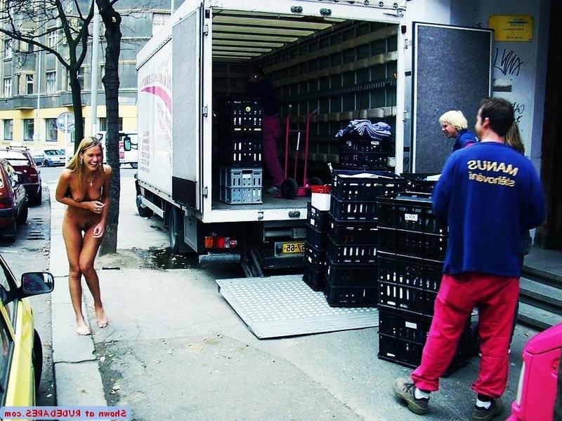 15P Girlfriends naked outdoors
