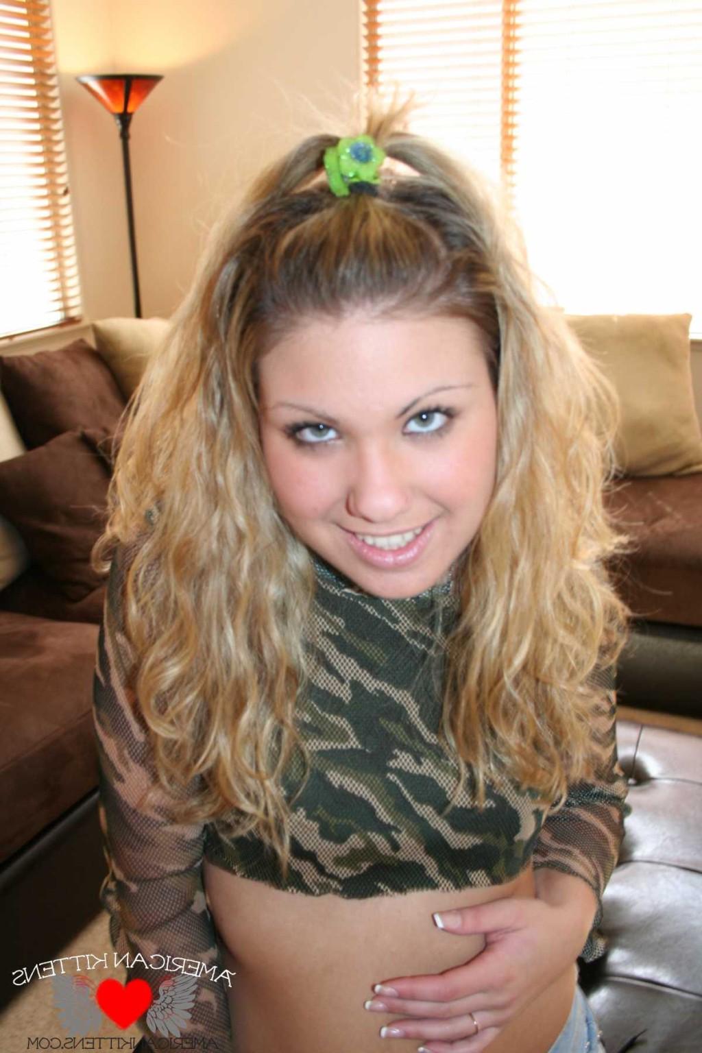 18P Aubrey Addams tight short shorts bent over showing us her ass and looking hot