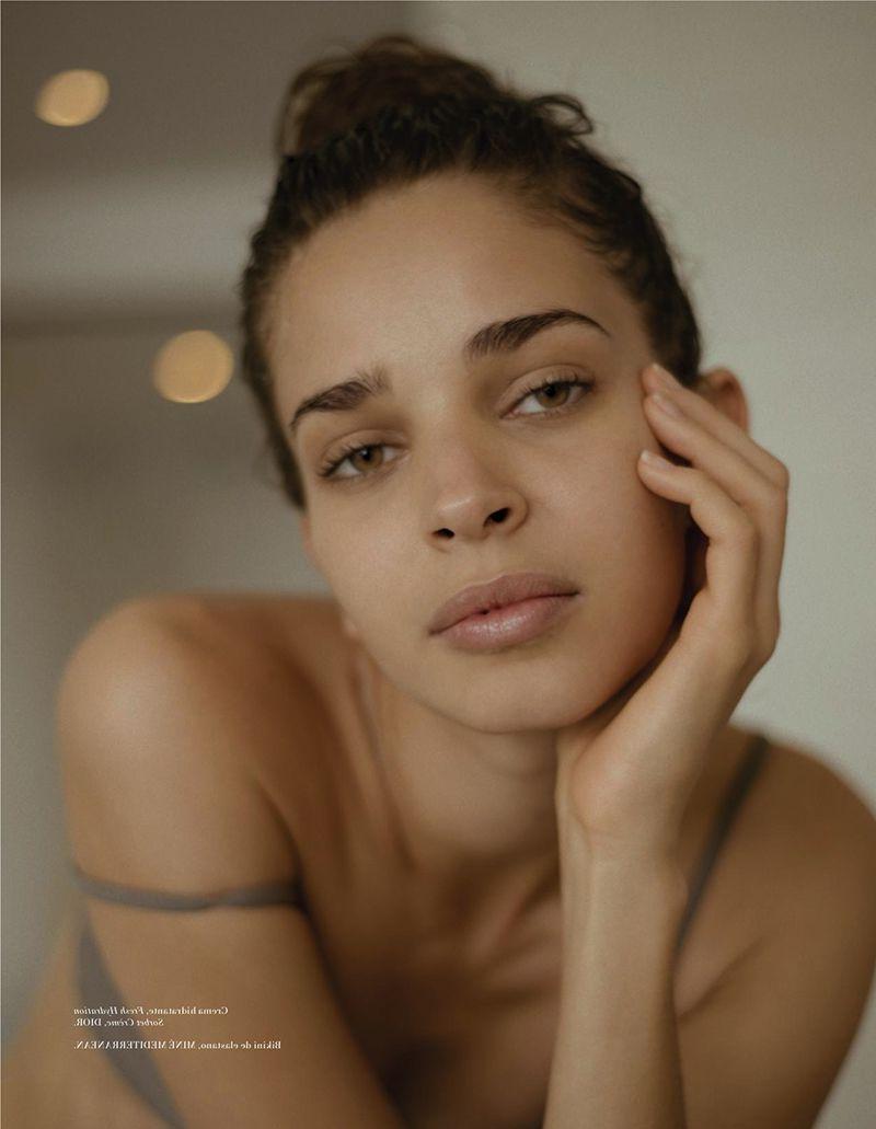 10P Laissa Medeiros: Melancholic Topless Photoshoot