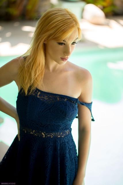 6P Topless Photoshoot of Penelope Lynn