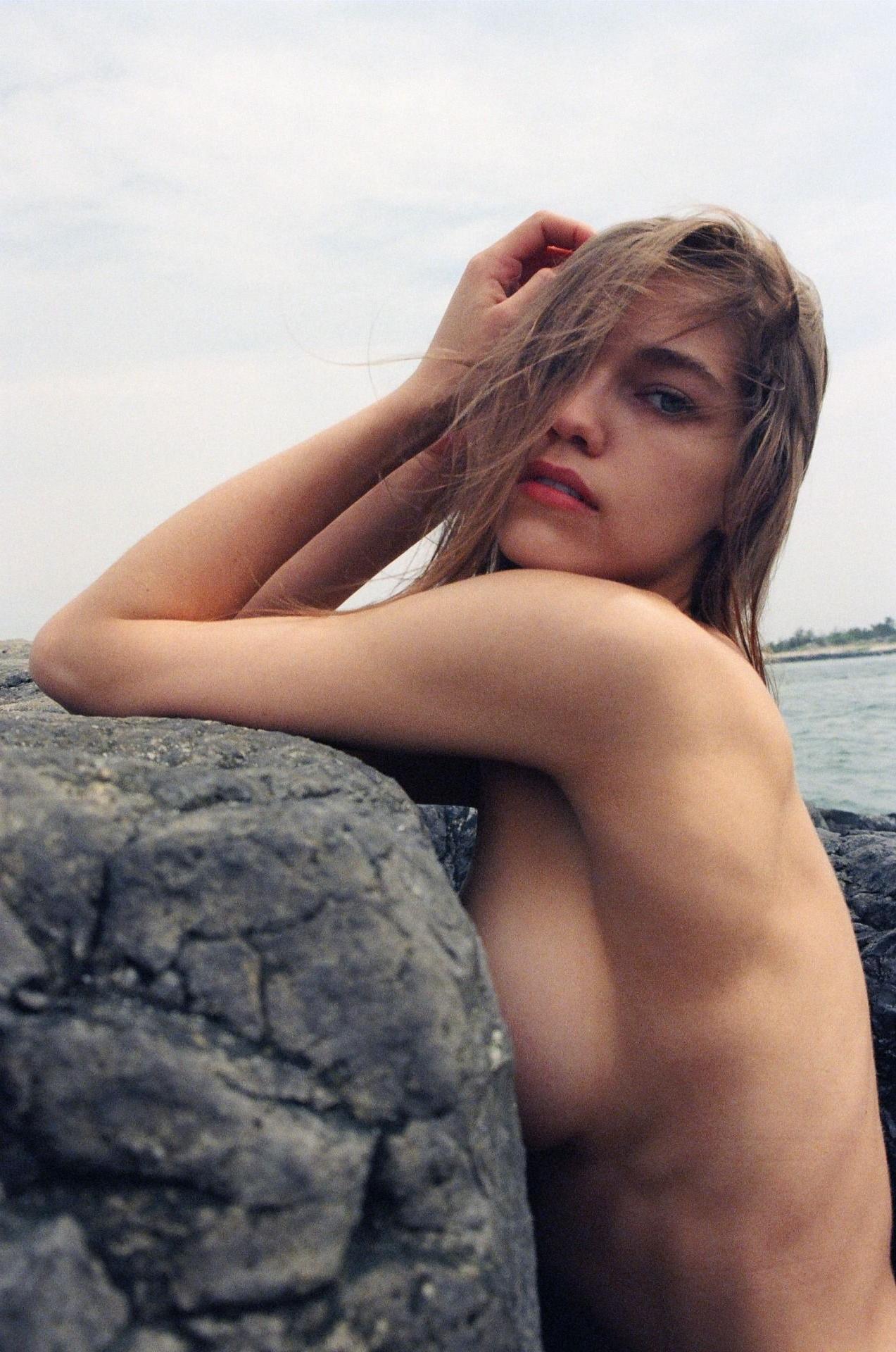 4P Topless photoshoot of Samantha Gradoville