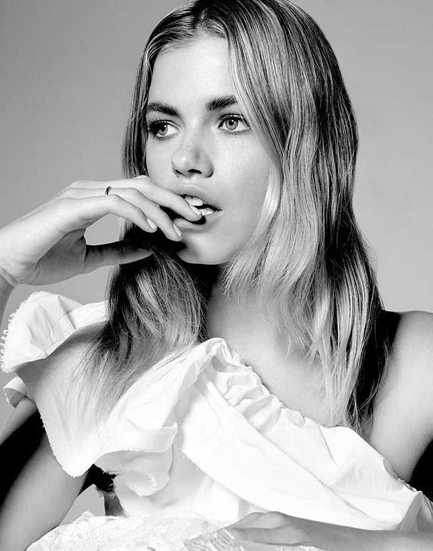 8P Sexy photoset of Hailey Clauson