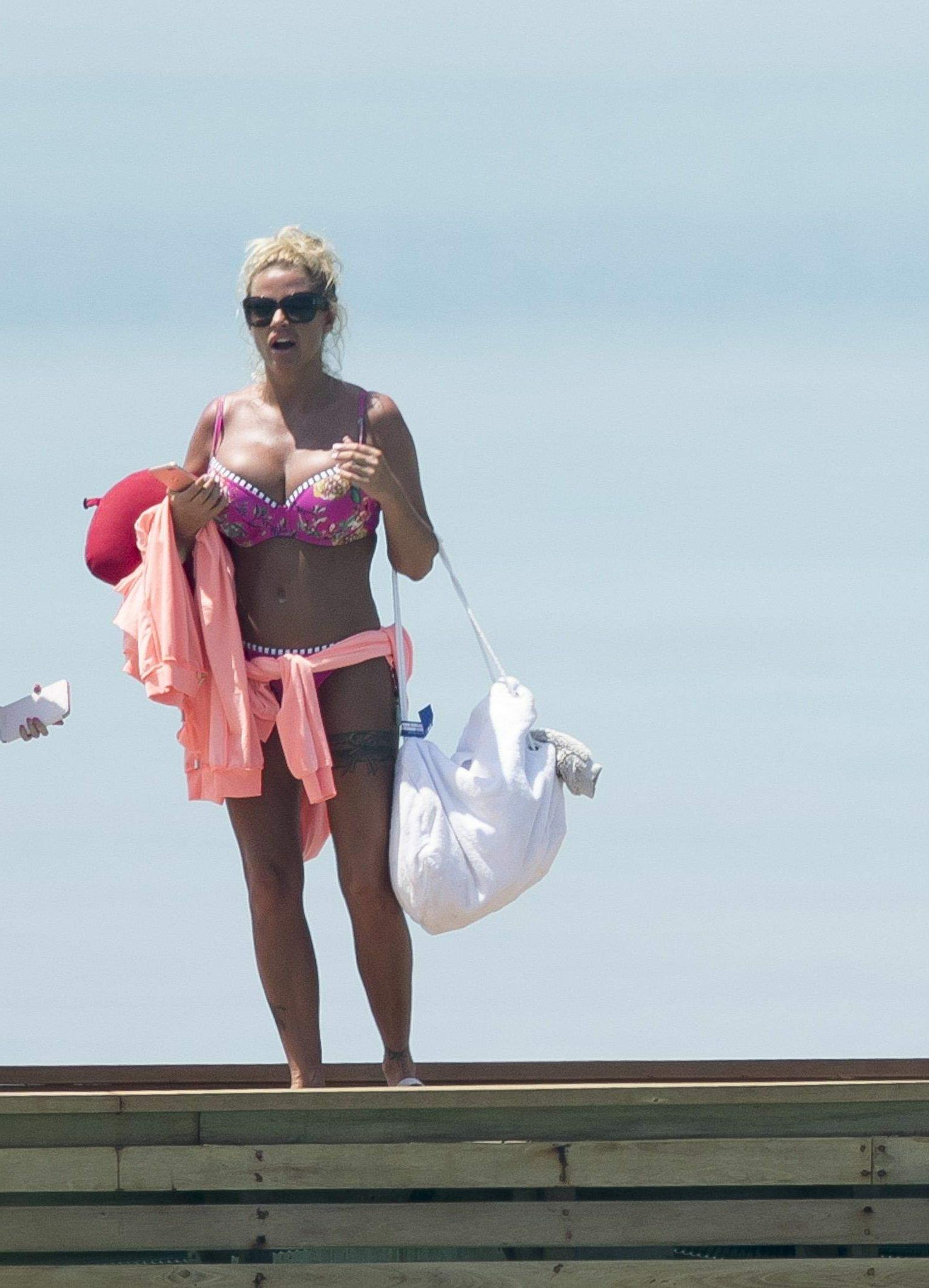 16P Katie Price’s Massive Boobs Enjoy The Sun