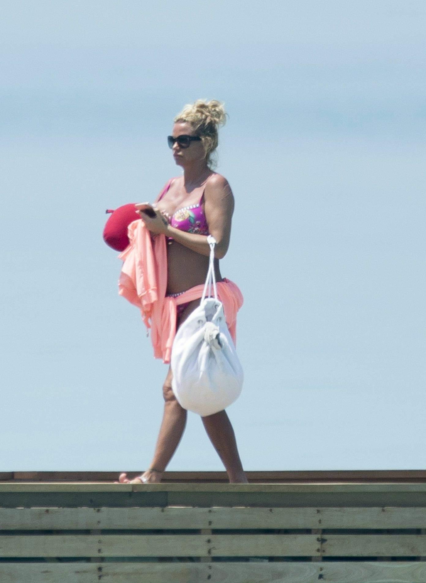 16P Katie Price’s Massive Boobs Enjoy The Sun