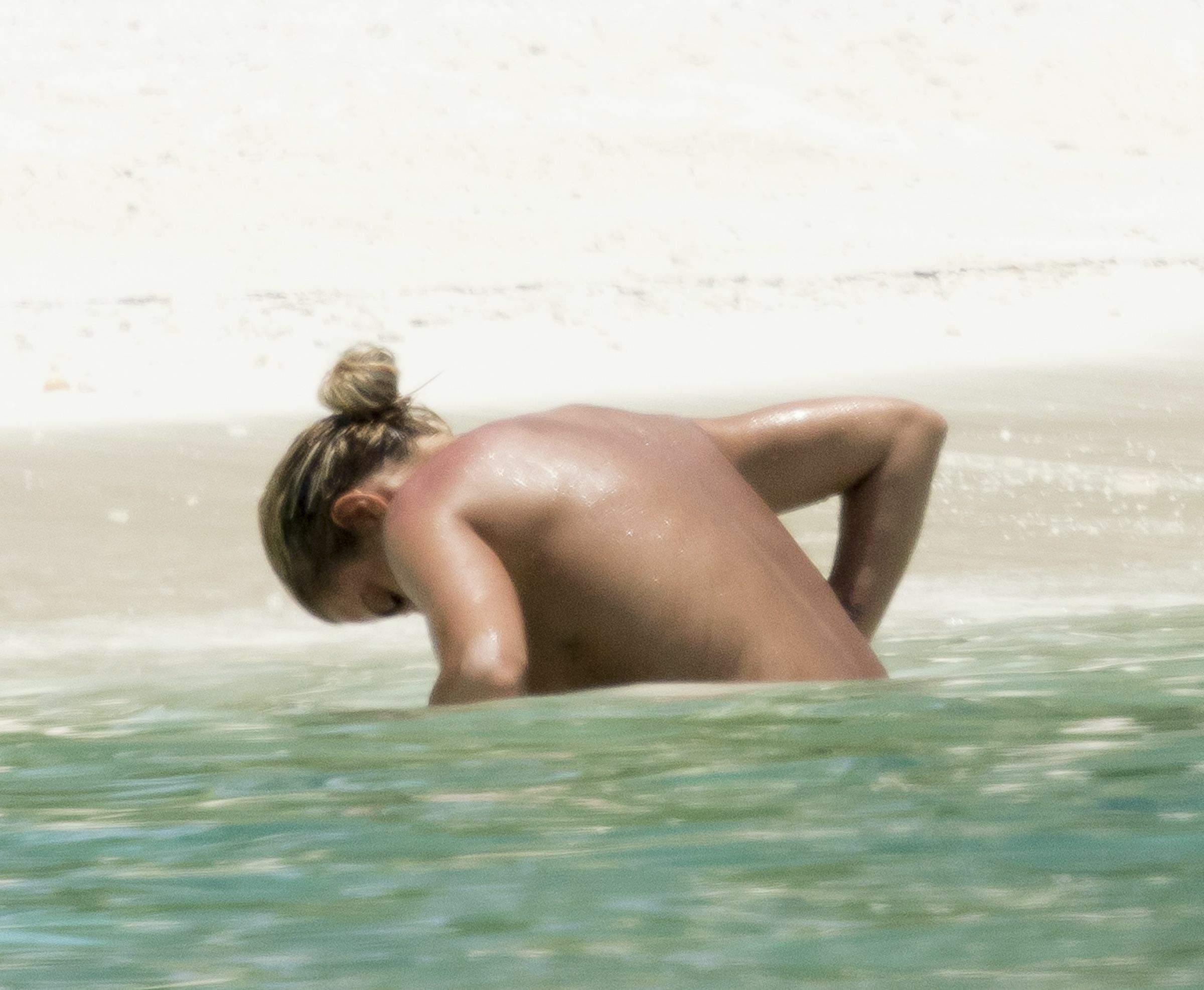 16P Katie Price’s Massive Boobs Enjoy The Sun