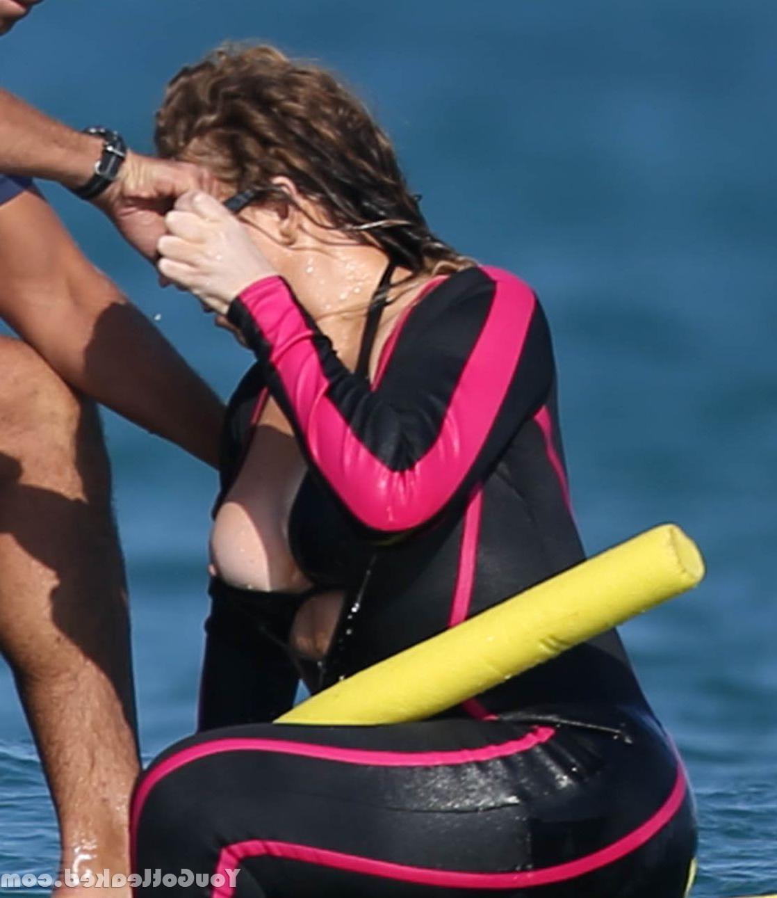 20P Mariah Carey’s nipslip photoshoot