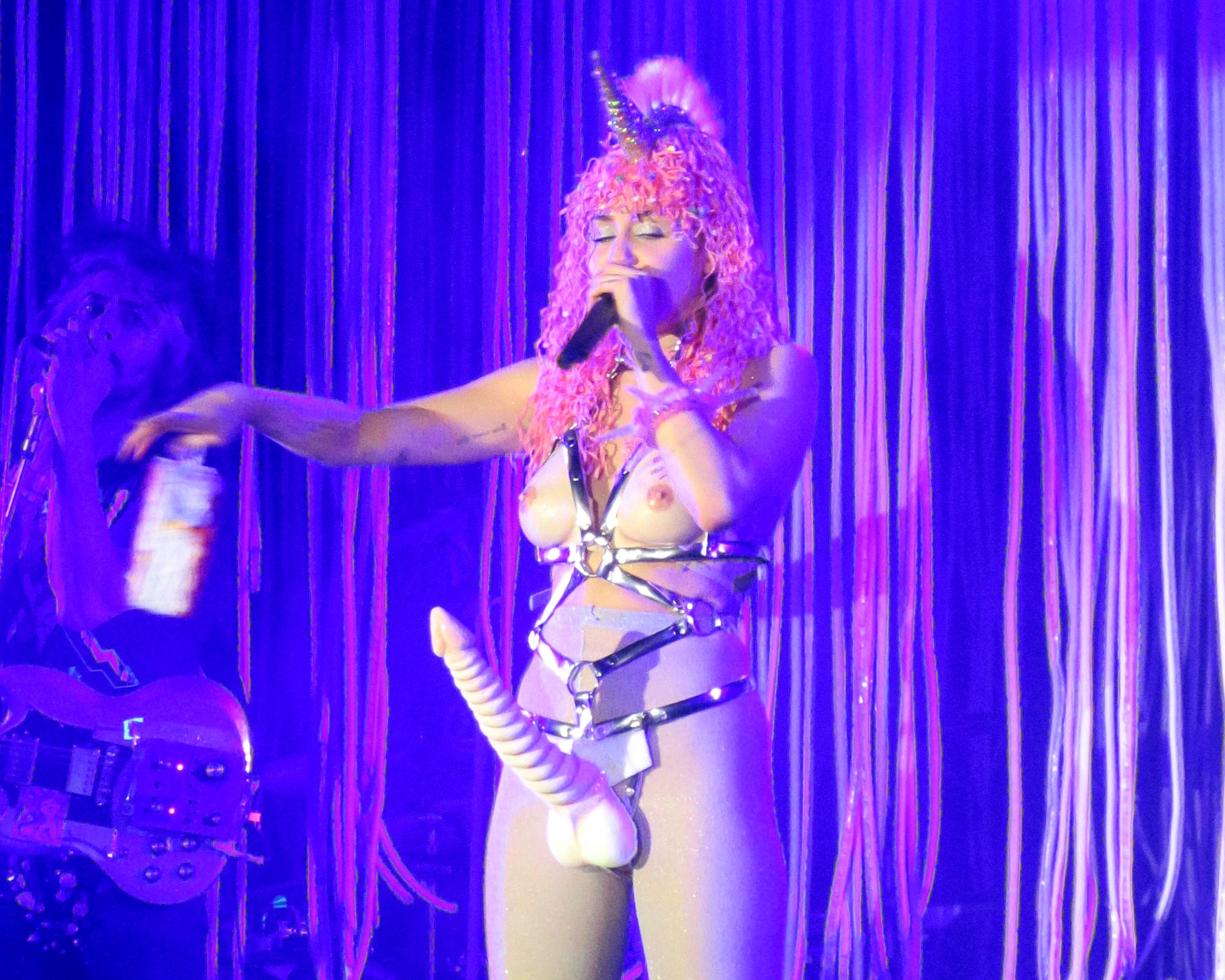6P Miley Cyrus Crazy Live Photos