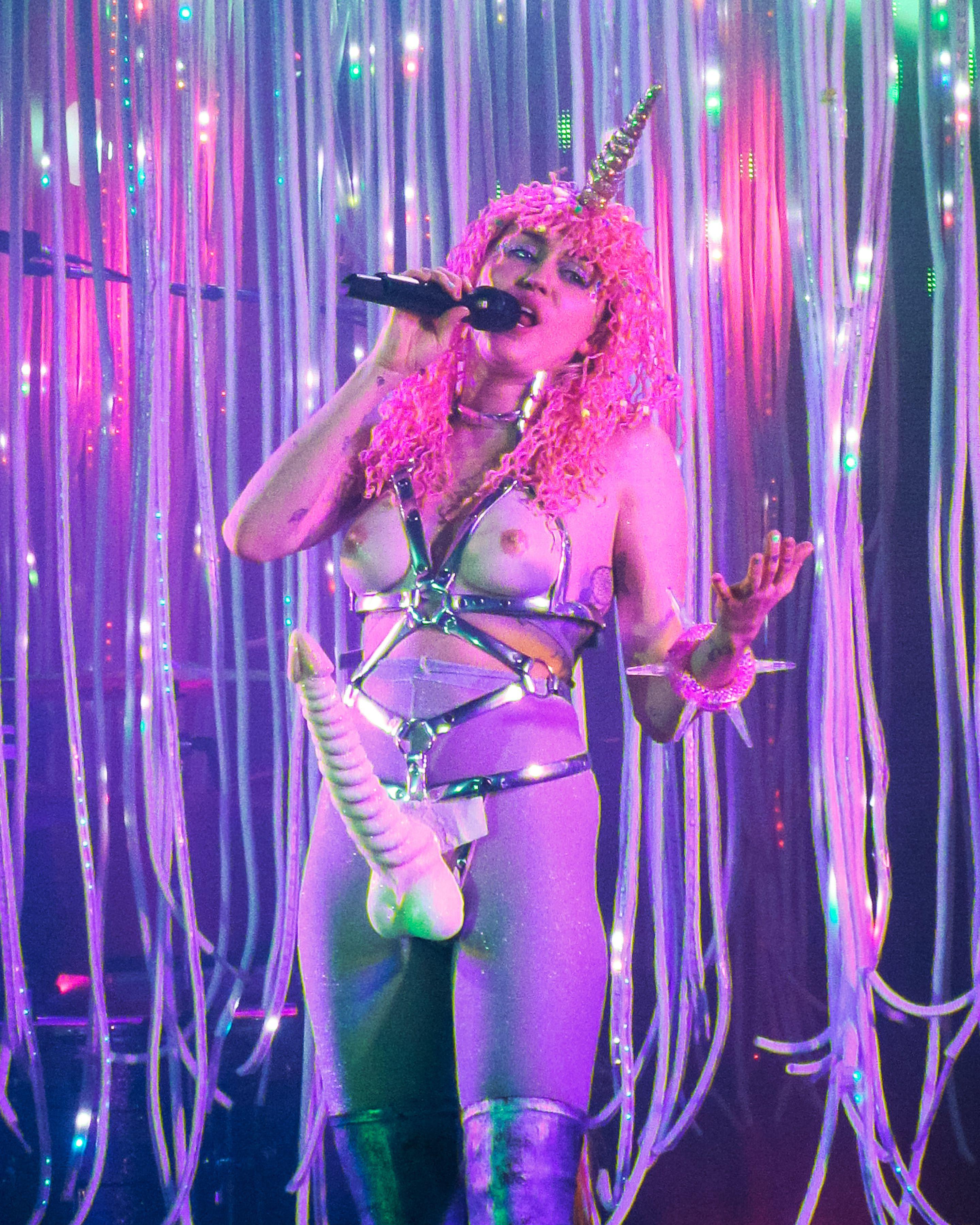 6P Miley Cyrus Crazy Live Photos