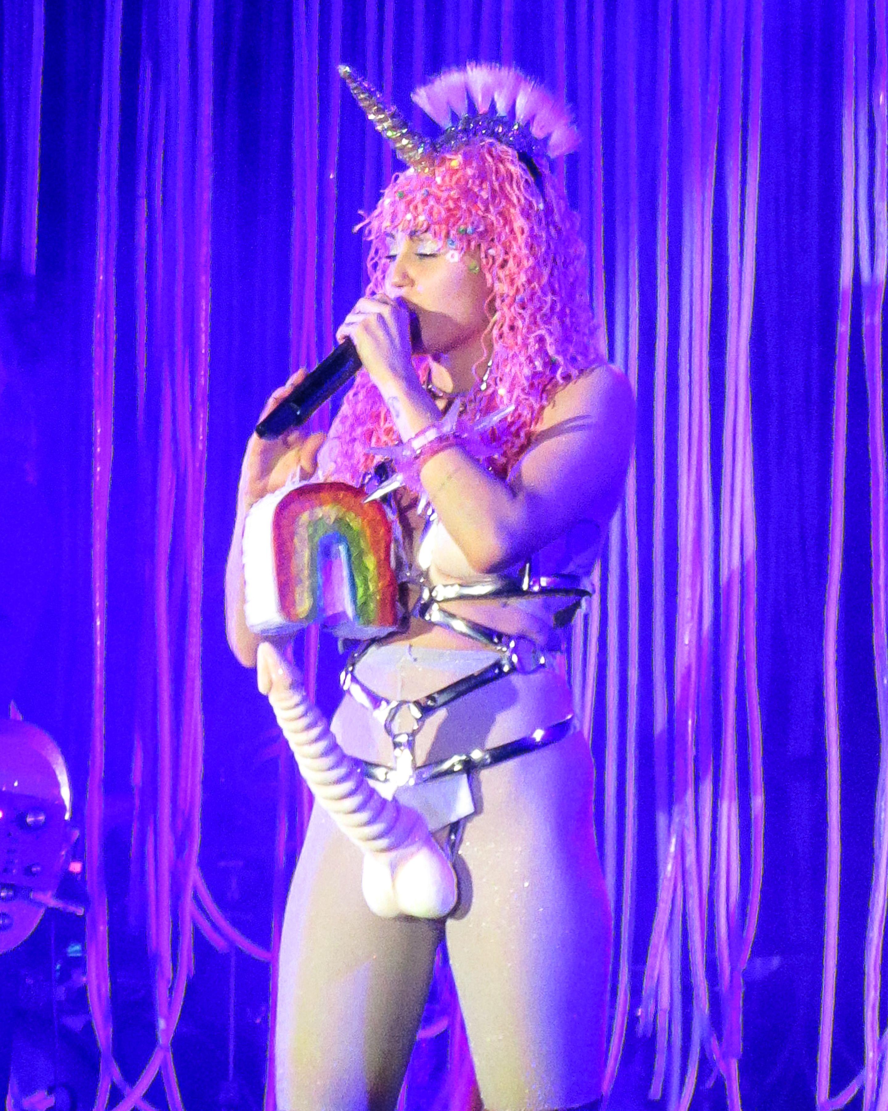 6P Miley Cyrus Crazy Live Photos