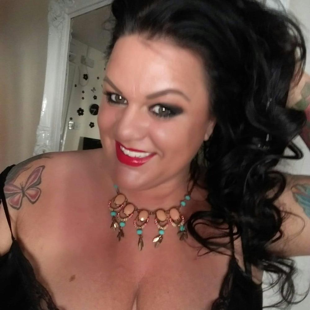 5P Hungarian BBW London Escort Ella
