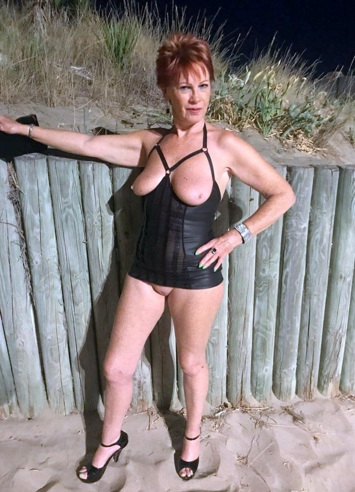 25P Mature Wife Posing 8