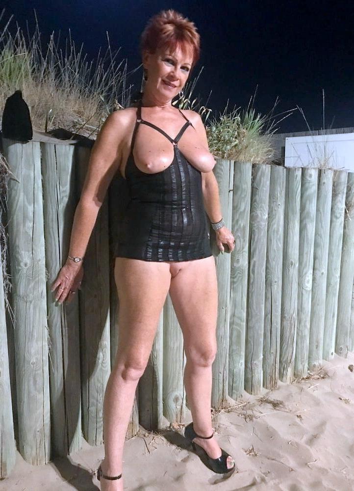 25P Mature Wife Posing 8